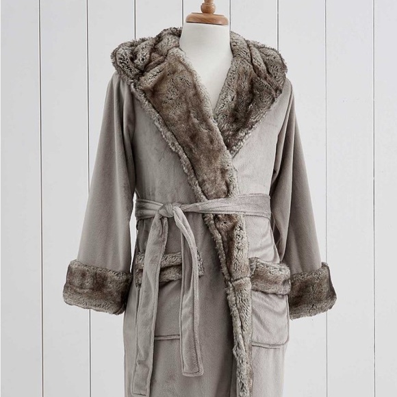 Pottery Barn Cozy Fur Robe Excellent! - Picture 2 of 5